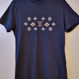 Louis Vuitton T-shirt - Helt ny Louis Vuitton T-shirt i storlek S