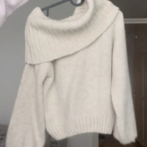 Off shoulder tröja  - Använd 1 gång, från Gina tricot. Kontakta mig om du har några frågor 😊