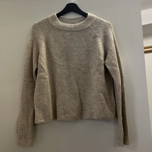 Stickad tröja - Stickad tröja från Piecis i stl S