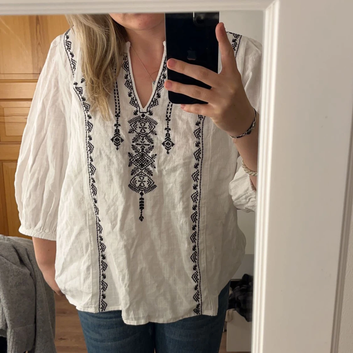 Söt broderad trekvartströja