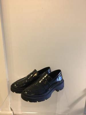 Svarta loafers strl 36 från Zara 
