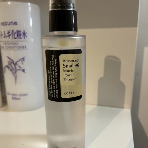 Snigelslem 96 - Säljer denna populära hudvårds produkt. Endast använd 3 gånger (ops! Pumpats ut på handen) tills jag fick veta att den inte går ihop med min akne kräm. Inprincip helt full. Hör av er vid frågor eller tryck gärna på köp nu. Har kvitto, se bild 3