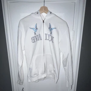 Bvaldi Zip - Bvaldi Zip // Skick: 9/10 // Använd lite men inte mycket alls, skit snygg men inte min stil längre // Skriv vid frågor 