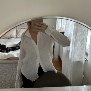 Ralph lauren skjorta - Ralph lauren skjorta i linne/linneblandning storlek s, det är i relaxed fit. Inga defekter💕Öppen för egna prisförslag! 