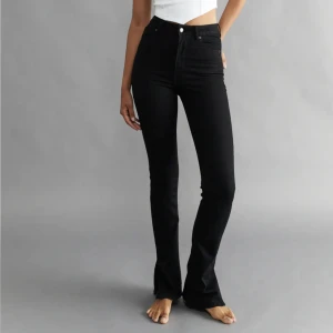 Molly slits jeans - Dessa byxor från Gina Tricot i storlek s och använt en gång. Original pris 399kr