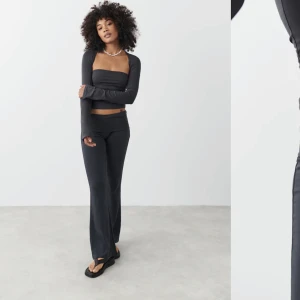 Yoga pants - Ett par helt nya yoga pants köpta på gina tricot, säljer dom pga att dom va för små för mig så prislappen är kvar!