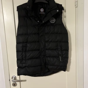 Canada goose väst  - Jätte fin och oanvänd canada goose väst 