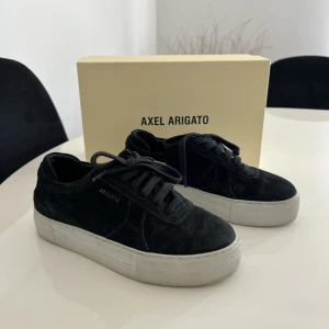 Axel Arigato Clean suede - Snygga