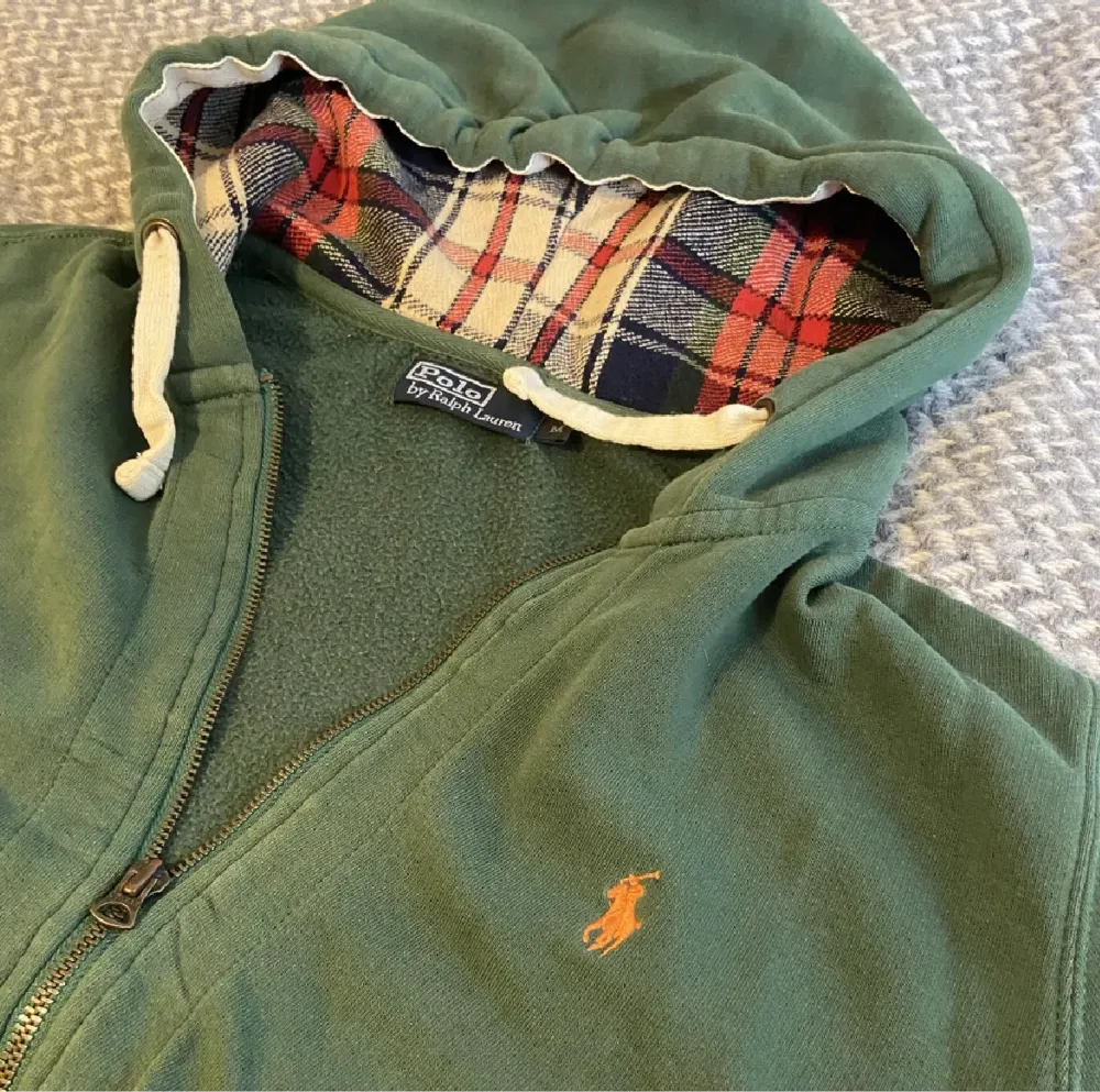 Unik grön zip tröja från Ralph Lauren. Inga fläckar eller skador. Hör av dig vid frågor!. Tröjor & Koftor.