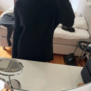 Stickad tröja - En stickad tröja ifrån zara säljer eftersom den inte kommer till använding