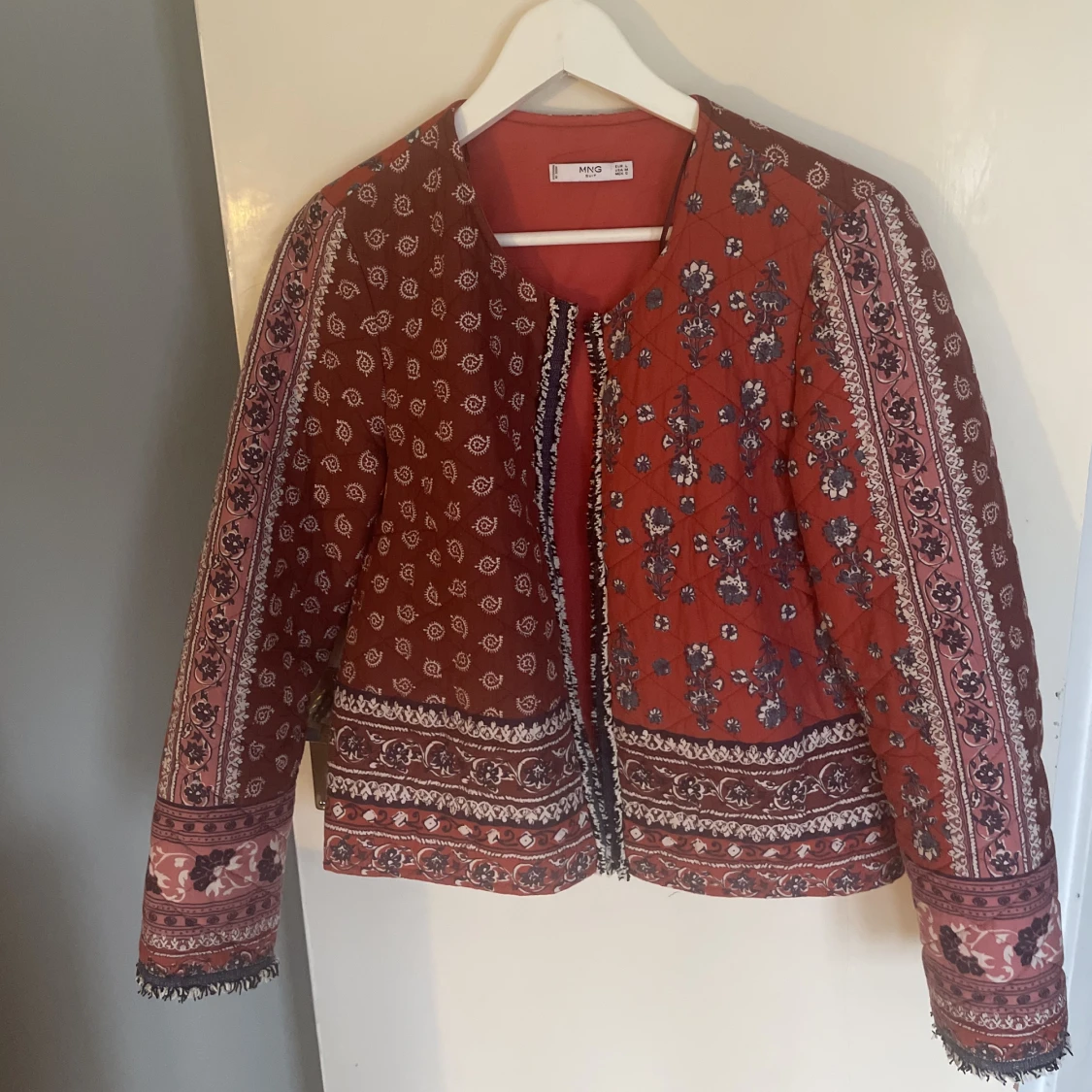 Mönstrad jacka Mango