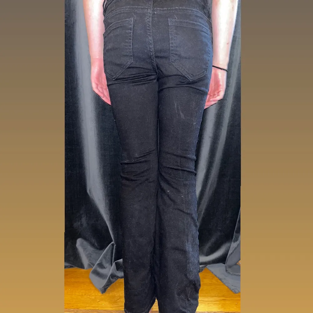 Svarta bootcut-jeans i bra skick❤️‍🔥. Jeans & Byxor.