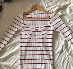 Tröja - Så fin tröja ifrån mango. Endast använd fåtal gånger så i jätte bra skick!