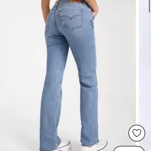 Säljer mina jättefina Levis Jeans pga att jag köote fel lämgd! Hör av er för egna bilder 