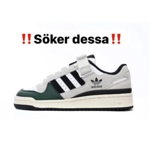 Adidas sneakers  - Hade vart skit schysst om nån skulle kunna sälja ett par sånna här skor till mig i storlek 39💋 Kan köpa dem för maximalt typ 600 spänn, dem kan även va använda jag bryr mig ej🫶🏼 Hör gärna av er💋