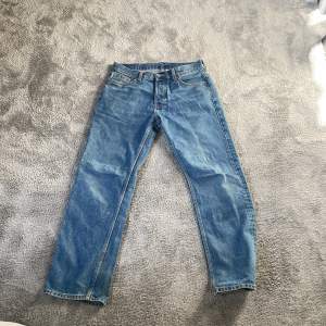 Weekday space jeans blåa helt osltina. Säljer pga har helt enkelt tröttnats lite. Nypris 600kr