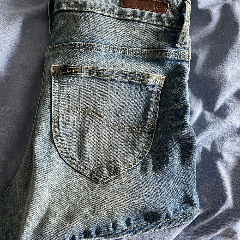 Jättefina jeans shorts från Lee. Passar allt från 32-36! 💓☺️. Shorts.