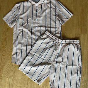 Sett - Fint skick, använd endast 1 gång