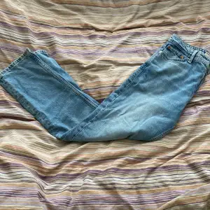 Säljer mina jeans pga av att dom inte blir använda. Bra skick!