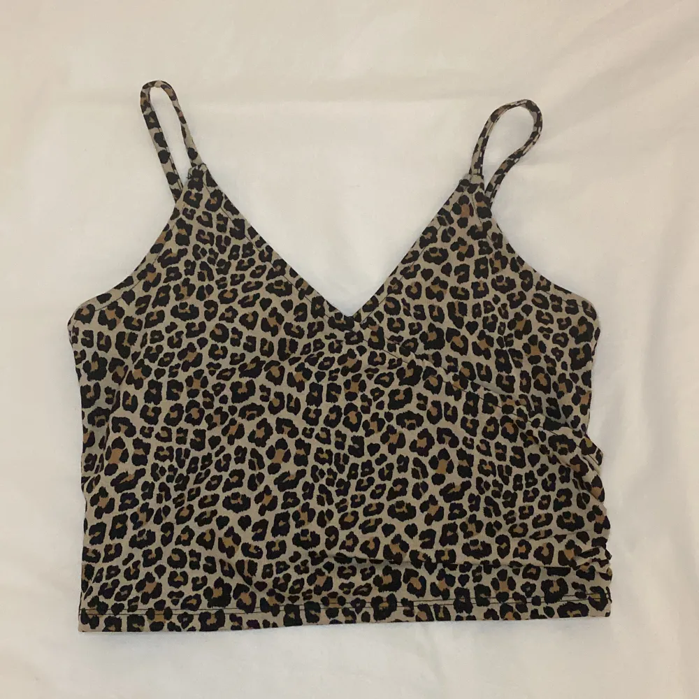 Leopard print tank top from H&M that’s never been worn. Toppar.