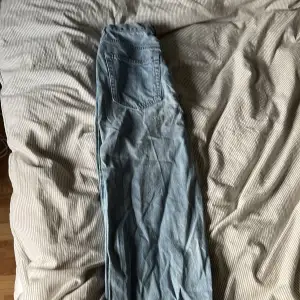 Snygga bootcut jeans från pull&bear. Inga defekter. Köptes för 500 kr.