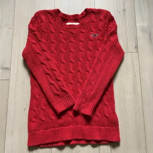 Stickad tröja från hollister - Säljer min hollister tröja då jag inte har nån andvändning för den.