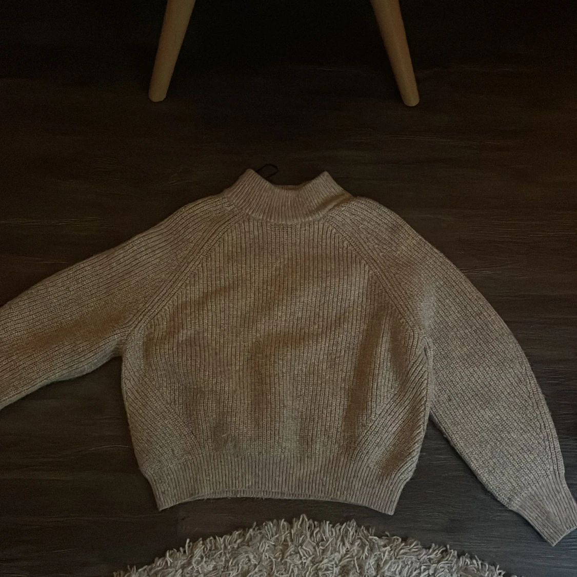 Beige stickad tröja  - 90