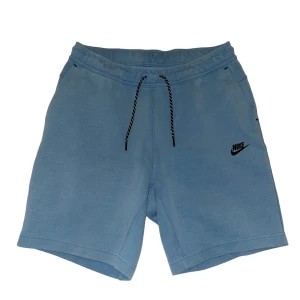 Nike Tech Fleece shorts - Kvitto finns, Bra skick, använd fåtal gånger. Nypris 800kr 