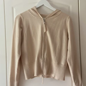 Stickad ziphoodie  - aldrig använd endast testad💕