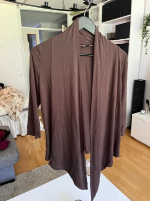 Tröja - I använt skick, men är fortfarande fin skick.