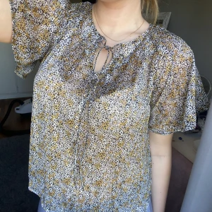Blus - Säljer min fina blus från next❤️