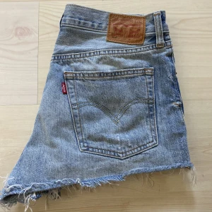 Levis shorts  - Shorts från Levis köpta nu i sommar, mer av en mid waist midja. W28.