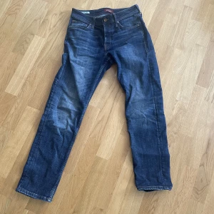 Jack and Jones comfort/Mike - Säljer mina gamla Jack and Jones jeans för använder dom aldrig längre. Inga fläckar. Storlek W 29 L 29.