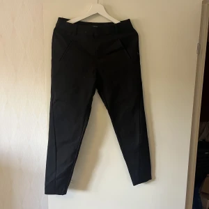 Kostymbyxor  - Fina kostymbyxor. Använda typ 1 gång. 