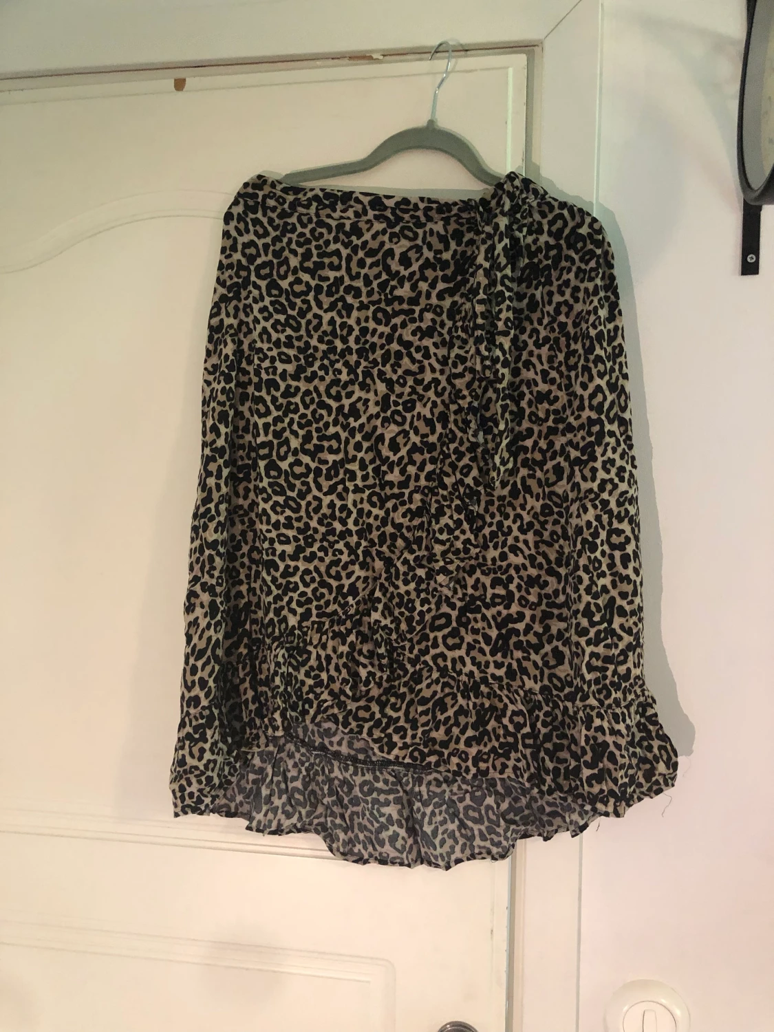 Leopardmönstrad kjol