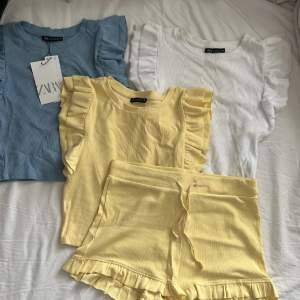 Tre tröjor med volang- storlek M, små och strechiga. Shorts med volang storlek L. 40 kr styck, allt för 150kr. 