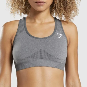 Sport-BH från Gymshark. Seamless Vital. Storlek S - Sport BH från Gymshark, Vital Seamless. Storlek S. Fint skick. Sparsamt använd. Finns matchande tights i separat inlägg.