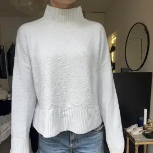 Tjock stickad tröja från &other stories 🦋 Köpare står för eventuell fraktkostnad, möts upp i Stockholm. 