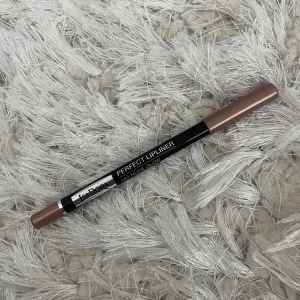 Läppenna - Säljer den här läppennan ifrån isadora i färgen nude glow🤍Orginalpris: 109kr, säljer för 45kr