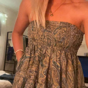 Topp även kjol ❤️‍🔥 - Snygg kjol som jag använder som topp! Är i storlek s-m 🥳 150kr + frakt 