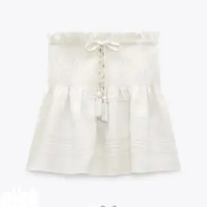 så fin kjol från Zara! använd men i mycket bra skick!