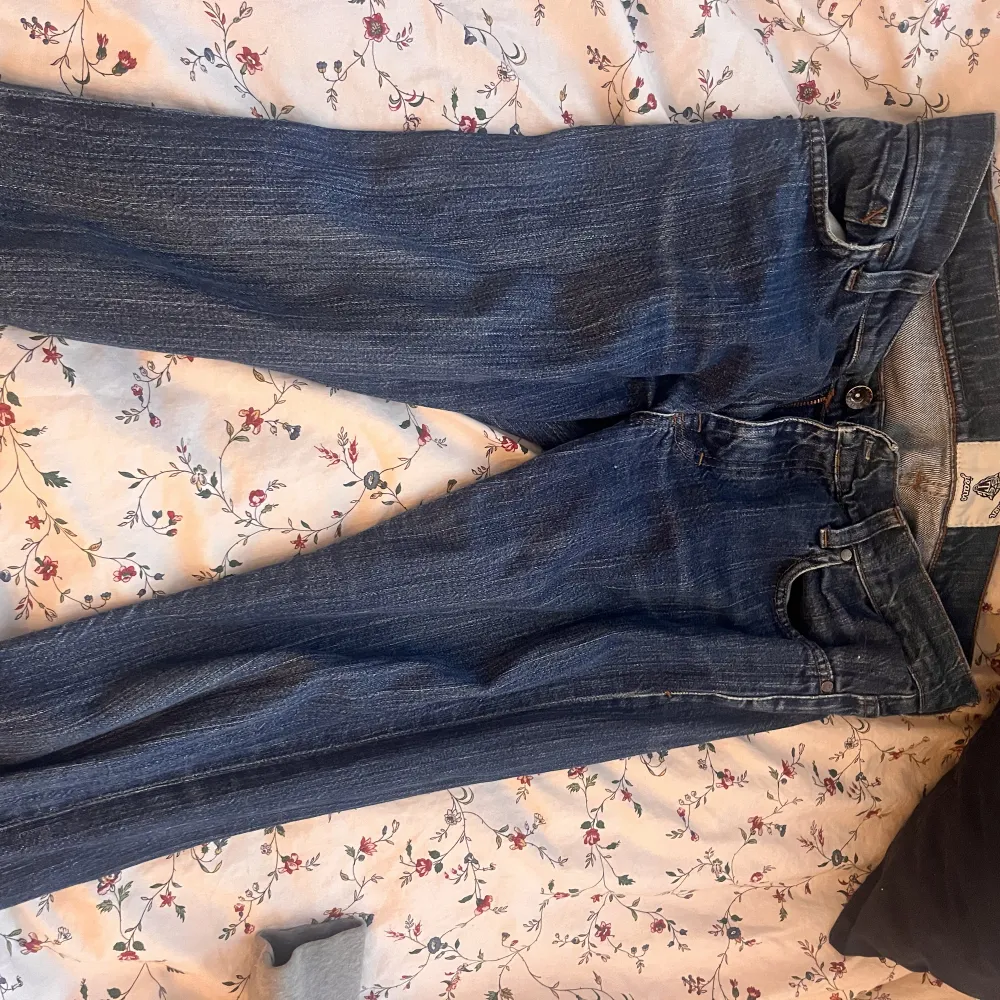 Lågmidjade jeans från tider of sweden i storlek 29/32❤️. Jeans & Byxor.