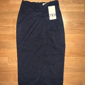 Zara kjol - marinblå Zara kjol, storlek s