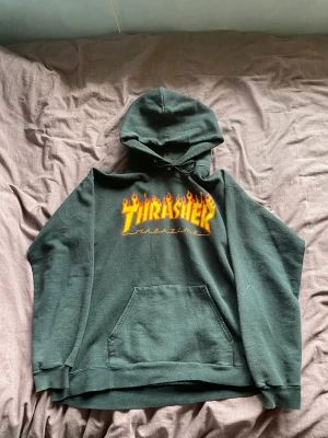 Thrasher hoodie - Nice thrasher hoodie i hyfsat skick. Bara att skriva vid eventuella frågor.