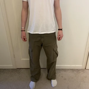 Cargo pants  - Snygga cargo byxor, Pris kan diskuteras vid snabb affär