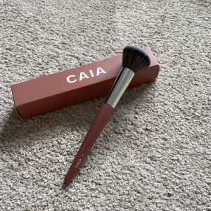 Helt oanvänd Caia borste💗 - Säljer nu min Caia borste F13💗 för jag råka beställa två 💗  Den är ny har inte använt den!!💗 Ny pris 195kr💗 Mitt pris 130kr💗