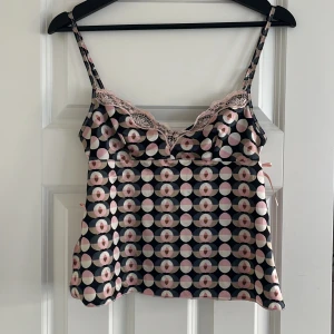 Topp - Säljer denna snygga topp som är perfekt till fest💕den är från märket kookai