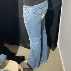 True religion jeans som är köpta second hand för ungefär 1200 skit snygga lågmidjade och raka  