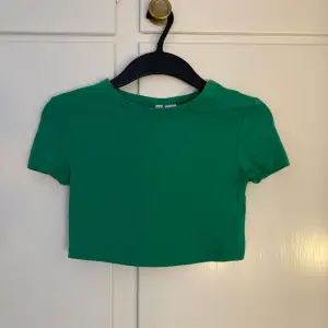 Säljer denna gröna t-skirt från h&m✨