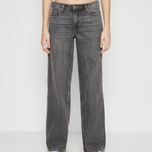 Weekday jeans - Jättesnygga jeans. Storlek 24x32, använda max 3 gånger, som nya! 